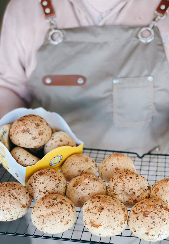 BÁNH MÌ MÈ ĐEN HQ ( HỘP 5C )