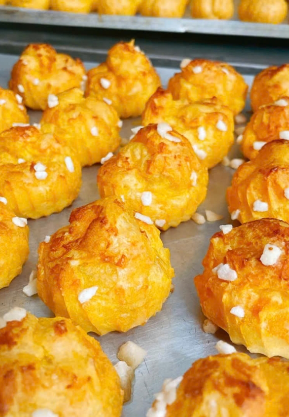 BÁNH SU KEM SỮA VỊ TRÀ ĐEN