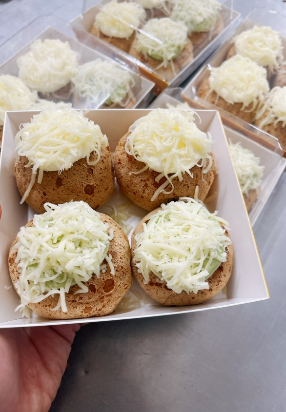 BÁNH SU DAI KEM MATCHA PHÔ MAI BÀO SỢI ( HỘP 4C )