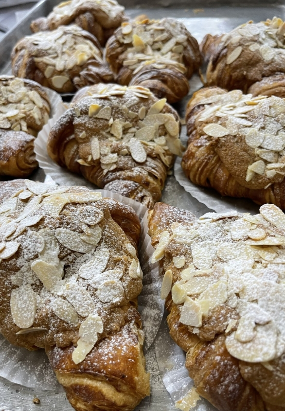 CROISSANT HẠNH NHÂN