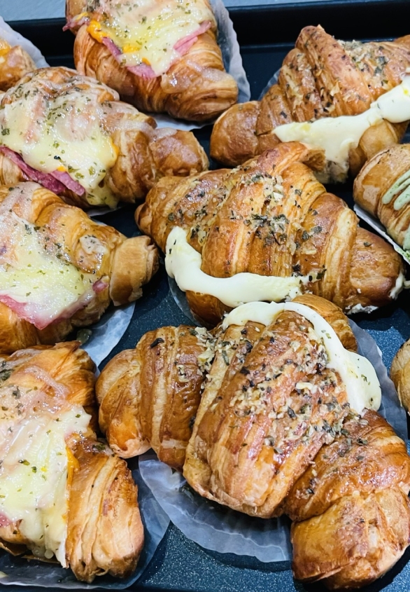 Cheese and Garlic Butter Croissant